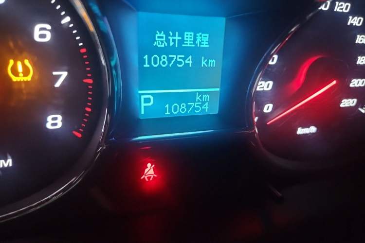 Used Chevrolet Captiva 2017 2.4L 4x4 Flagship Edition 7-Seater Odometer Close Up