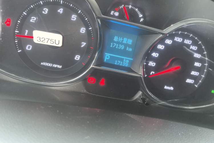 Used Chevrolet Captiva 2017 2.4L Two-Wheel Drive Luxury Edition 7 Seats Odometer Close Up