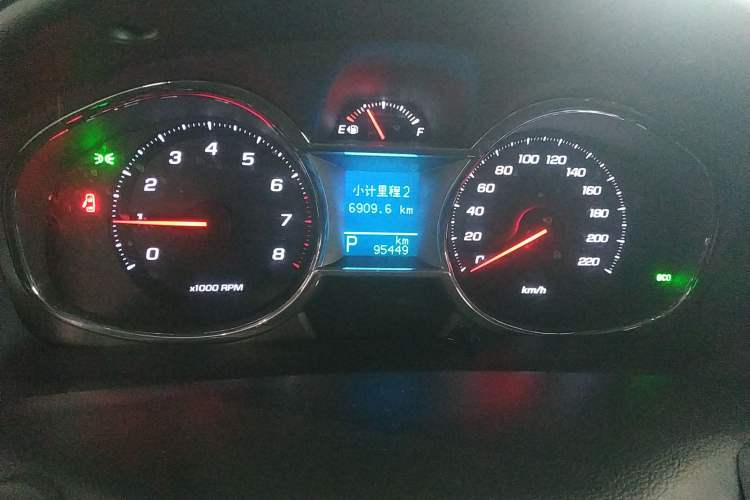 Used Chevrolet Captiva 2017 2.4L 4x4 Flagship Edition 7-Seater Odometer Close Up