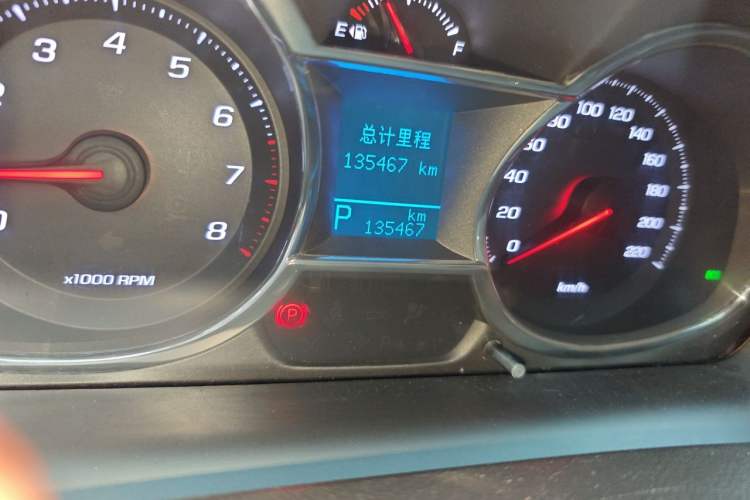 Used Chevrolet Captiva 2017 2.4L 4x4 Flagship Edition 7-Seater Odometer Close Up
