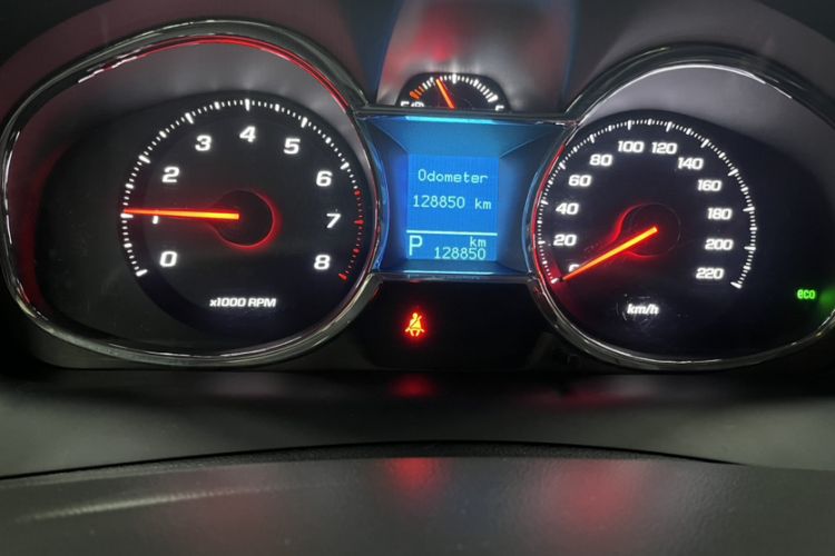 Used Chevrolet Captiva 2017 2.4L Two-Wheel Drive Luxury Edition 7 Seats Odometer Close Up