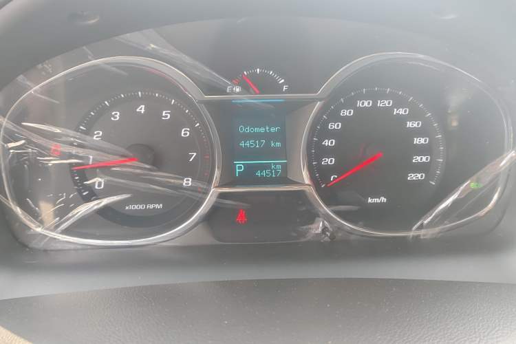 Used Chevrolet Captiva 2017 2.4L Two-Wheel Drive Luxury Edition 7 Seats Odometer Close Up