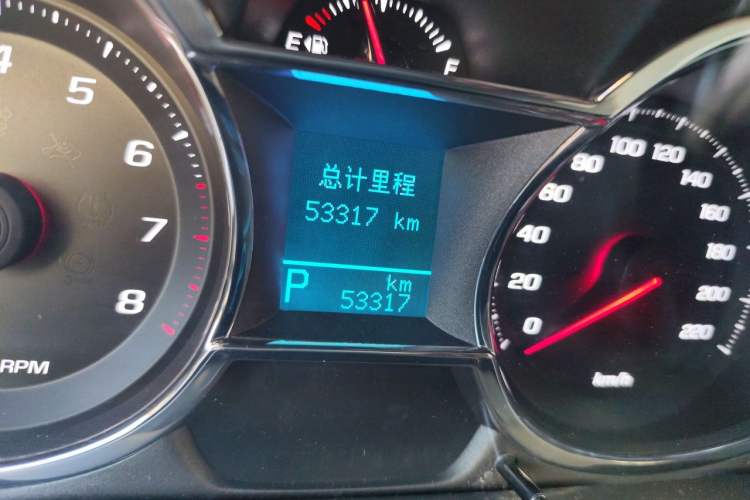 Used Chevrolet Captiva 2017 2.4L 4x4 Flagship Edition 7-Seater Odometer Close Up