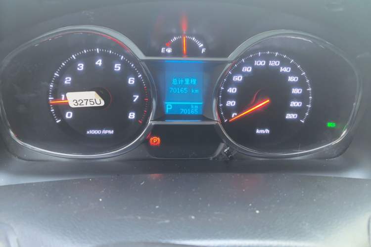 Used Chevrolet Captiva 2017 2.4L Two-Wheel Drive Urban Version 7 Seats Odometer Close Up