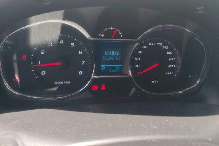 Used Chevrolet Captiva 2017 2.4L Two-Wheel Drive Luxury Edition 7 Seats Odometer Close Up
