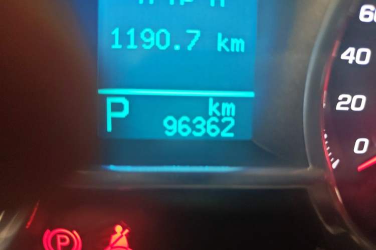 Used Chevrolet Captiva 2017 2.4L 4x4 Flagship Edition 7-Seater Odometer Close Up