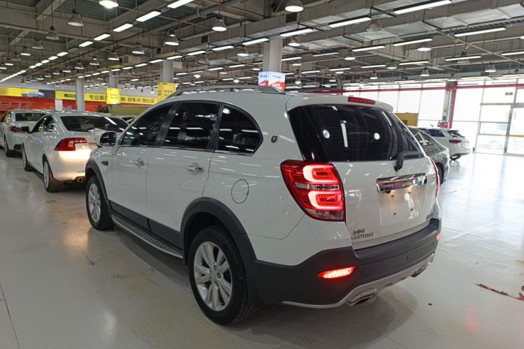 Used Chevrolet Captiva 2017 2.4L 4x4 Flagship Edition 7-Seater Rear Left 45 Deg