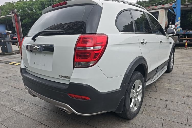 Used Chevrolet Captiva 2017 2.4L Two-Wheel Drive Luxury Edition 7 Seats Rear Right 45 Deg