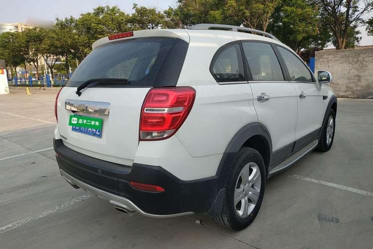 Used Chevrolet Captiva 2017 2.4L Two-Wheel Drive Luxury Edition 7 Seats Rear Right 45 Deg