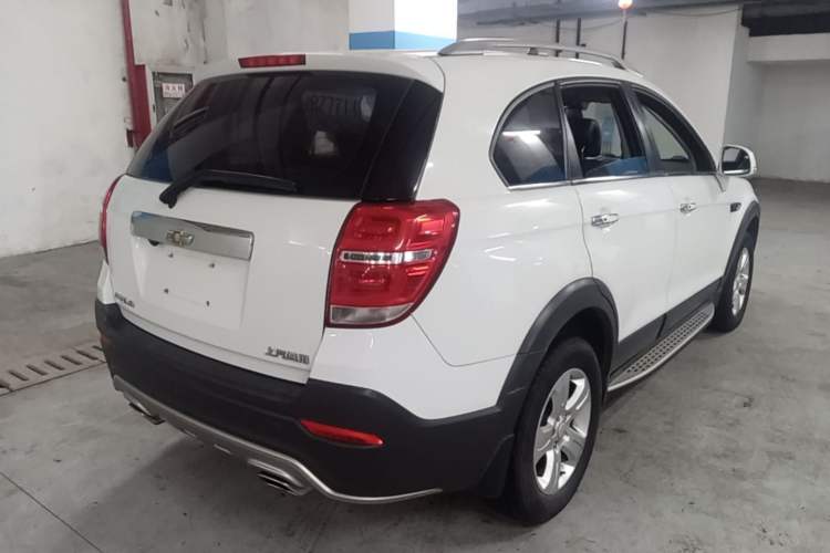 Used Chevrolet Captiva 2017 2.4L Two-Wheel Drive Luxury Edition 7 Seats Rear Right 45 Deg