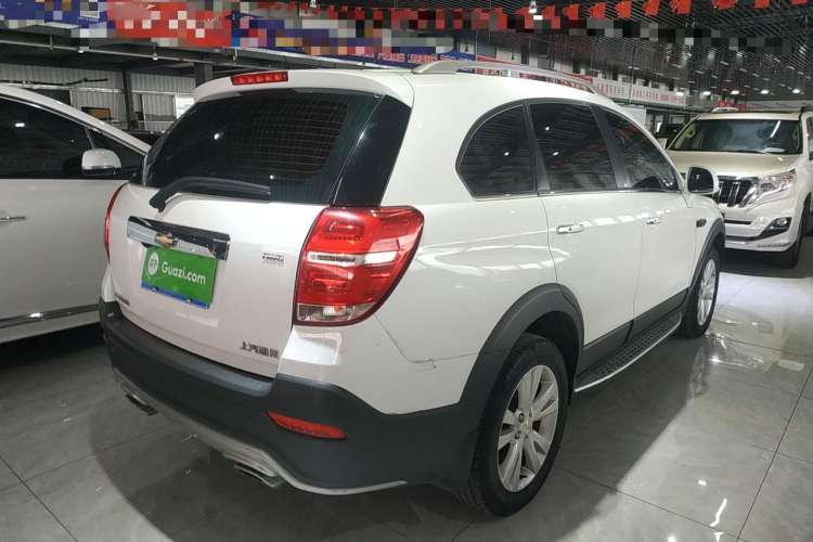 Used Chevrolet Captiva 2017 2.4L 4x4 Flagship Edition 7-Seater Rear Right 45 Deg