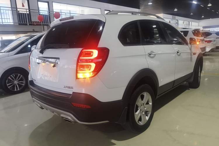 Used Chevrolet Captiva 2017 2.4L Two-Wheel Drive Urban Version 7 Seats Rear Right 45 Deg