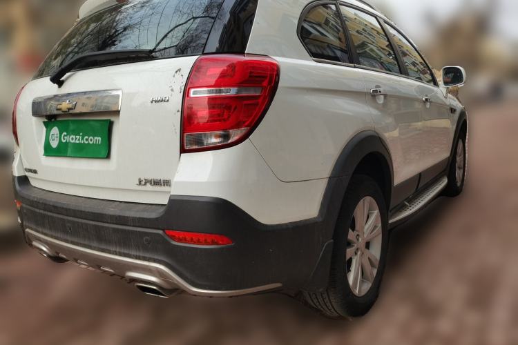 Used Chevrolet Captiva 2017 2.4L 4x4 Flagship Edition 7-Seater Rear Right 45 Deg