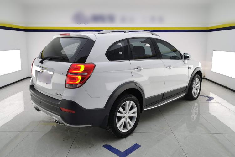 Used Chevrolet Captiva 2017 2.4L 4x4 Flagship Edition 7-Seater Rear Right 45 Deg
