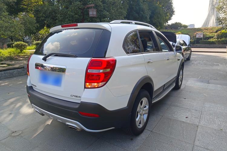 Used Chevrolet Captiva 2017 2.4L Two-Wheel Drive Luxury Edition 7 Seats Rear Right 45 Deg