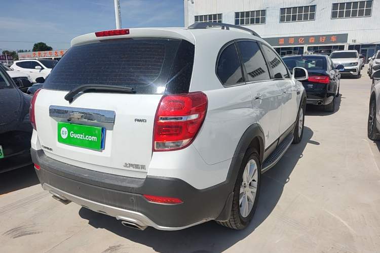 Used Chevrolet Captiva 2017 2.4L 4x4 Flagship Edition 7-Seater Rear Right 45 Deg
