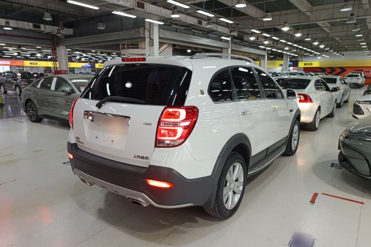 Used Chevrolet Captiva 2017 2.4L 4x4 Flagship Edition 7-Seater Rear Right 45 Deg