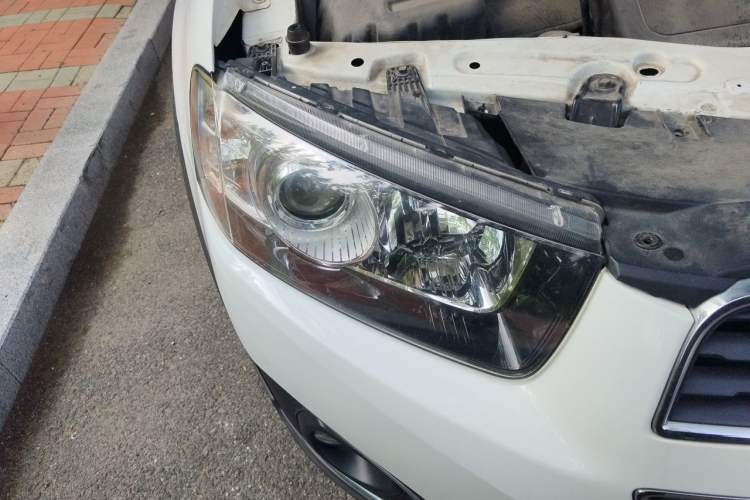 Used Chevrolet Captiva 2017 2.4L 4x4 Flagship Edition 7-Seater Right Front Headlight