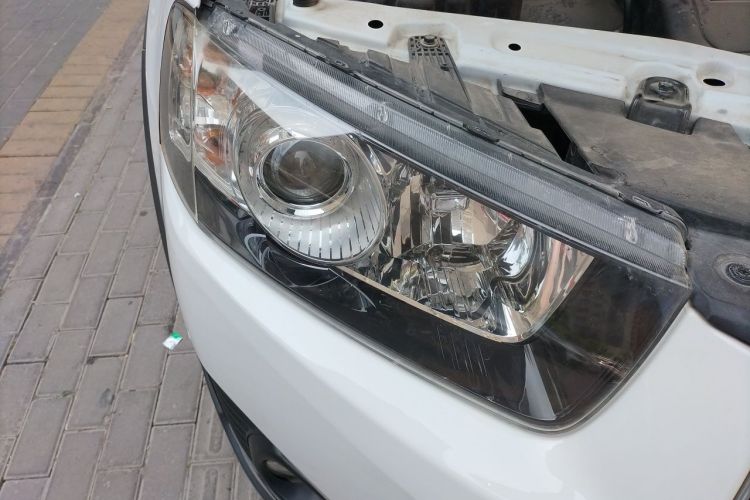 Used Chevrolet Captiva 2017 2.4L Two-Wheel Drive Luxury Edition 7 Seats Right Front Headlight