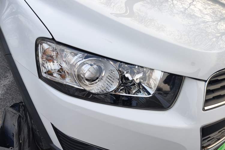 Used Chevrolet Captiva 2017 2.4L Two-Wheel Drive Luxury Edition 7 Seats Right Front Headlight