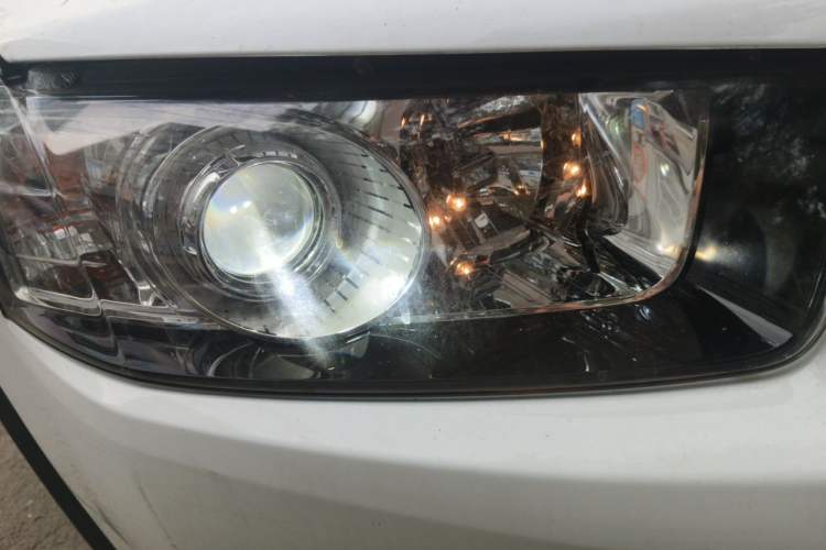 Used Chevrolet Captiva 2017 2.4L 4x4 Flagship Edition 7-Seater Right Front Headlight