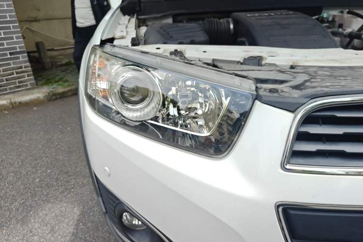 Used Chevrolet Captiva 2017 2.4L Two-Wheel Drive Luxury Edition 7 Seats Right Front Headlight