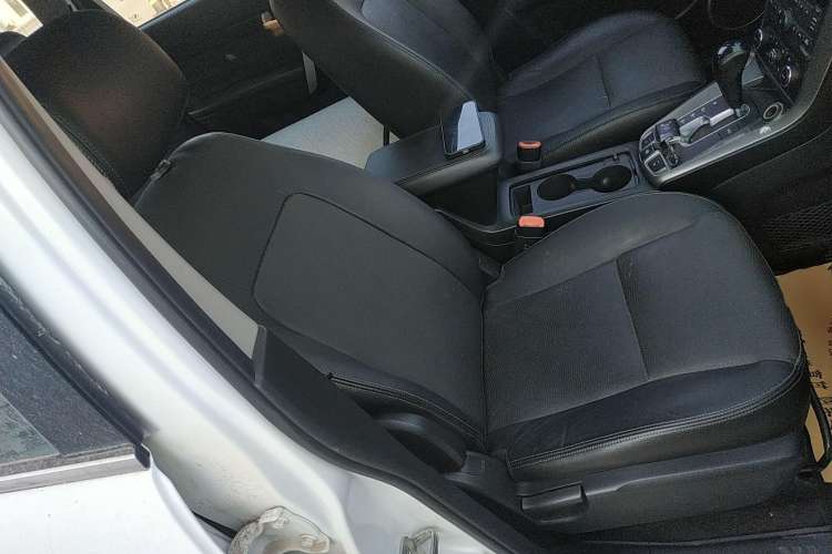 Used Chevrolet Captiva 2017 2.4L Two-Wheel Drive Luxury Edition 7 Seats Right Front Seat