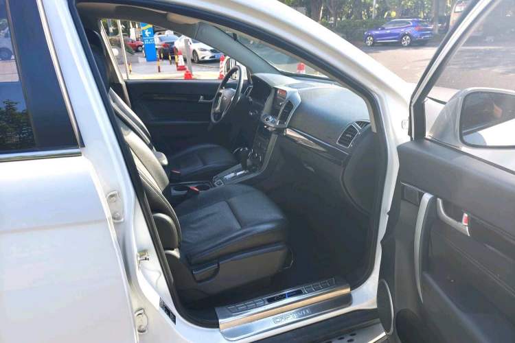 Used Chevrolet Captiva 2017 2.4L Two-Wheel Drive Luxury Edition 7 Seats Right Front Seat