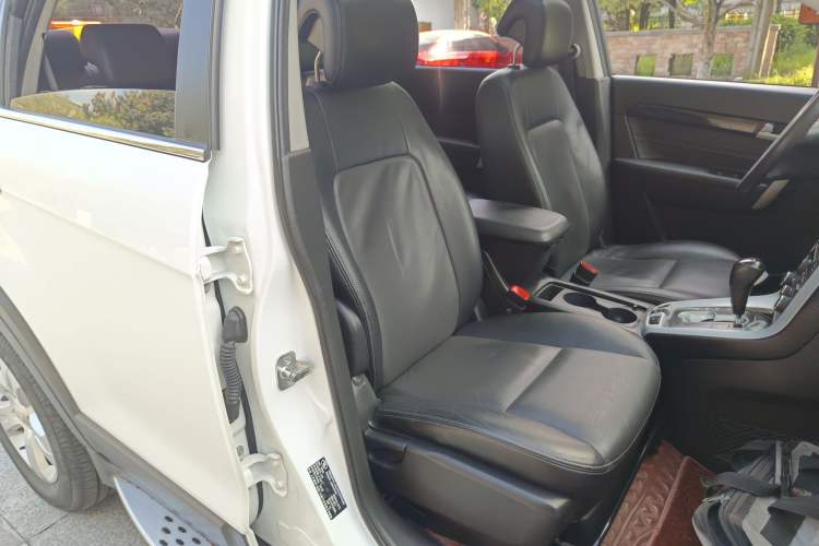 Used Chevrolet Captiva 2017 2.4L Two-Wheel Drive Luxury Edition 7 Seats Right Front Seat