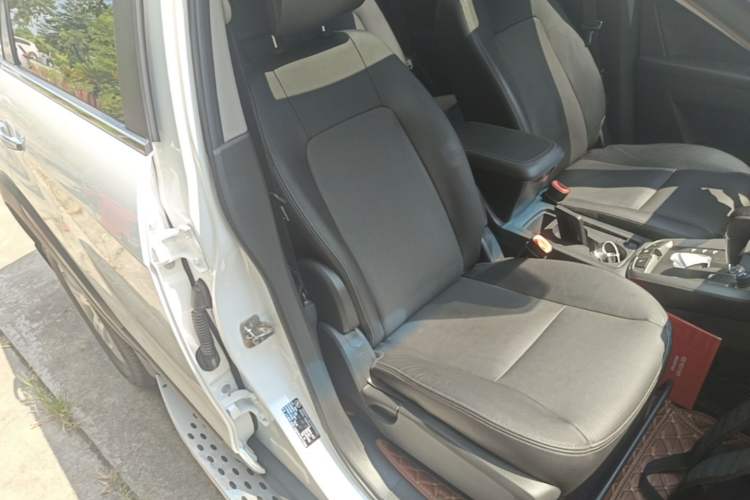 Used Chevrolet Captiva 2017 2.4L Two-Wheel Drive Luxury Edition 7 Seats Right Front Seat