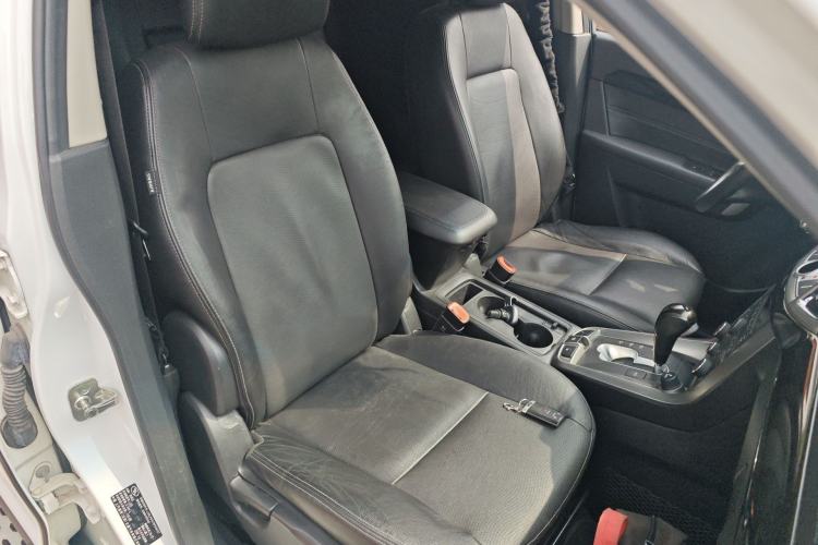 Used Chevrolet Captiva 2017 2.4L Two-Wheel Drive Luxury Edition 7 Seats Right Front Seat