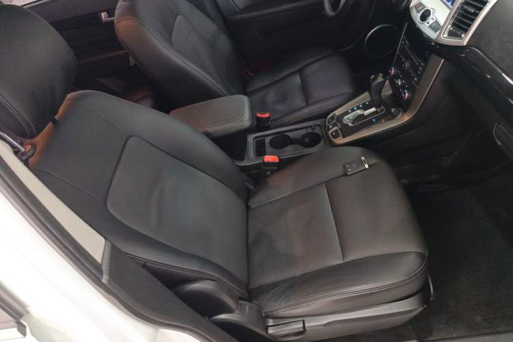 Used Chevrolet Captiva 2017 2.4L 4x4 Flagship Edition 7-Seater Right Front Seat