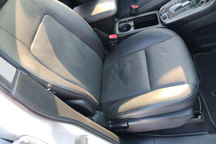 Used Chevrolet Captiva 2017 2.4L 4x4 Flagship Edition 7-Seater Right Front Seat
