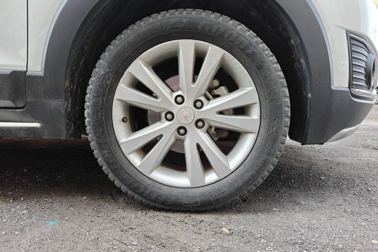 Used Chevrolet Captiva 2017 2.4L 4x4 Flagship Edition 7-Seater Right Front Wheel Hub