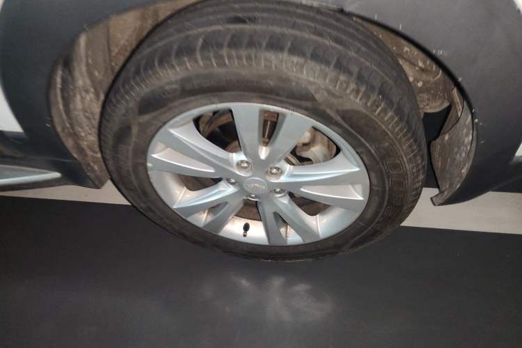 Used Chevrolet Captiva 2017 2.4L 4x4 Flagship Edition 7-Seater Right Front Wheel Hub