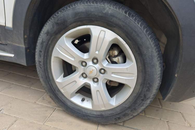 Used Chevrolet Captiva 2017 2.4L Two-Wheel Drive Luxury Edition 7 Seats Right Front Wheel Hub