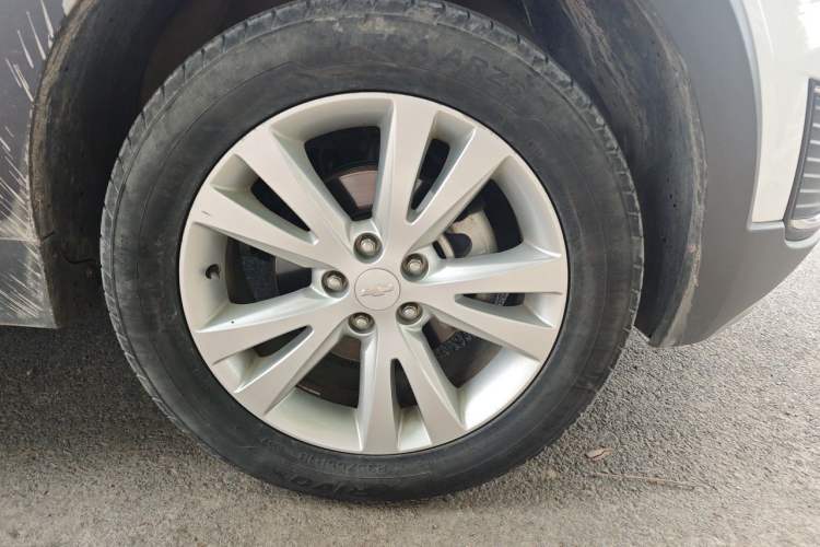 Used Chevrolet Captiva 2017 2.4L 4x4 Flagship Edition 7-Seater Right Front Wheel Hub