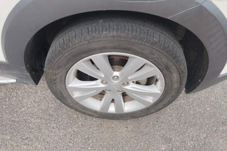 Used Chevrolet Captiva 2017 2.4L 4x4 Flagship Edition 7-Seater Right Front Wheel Hub