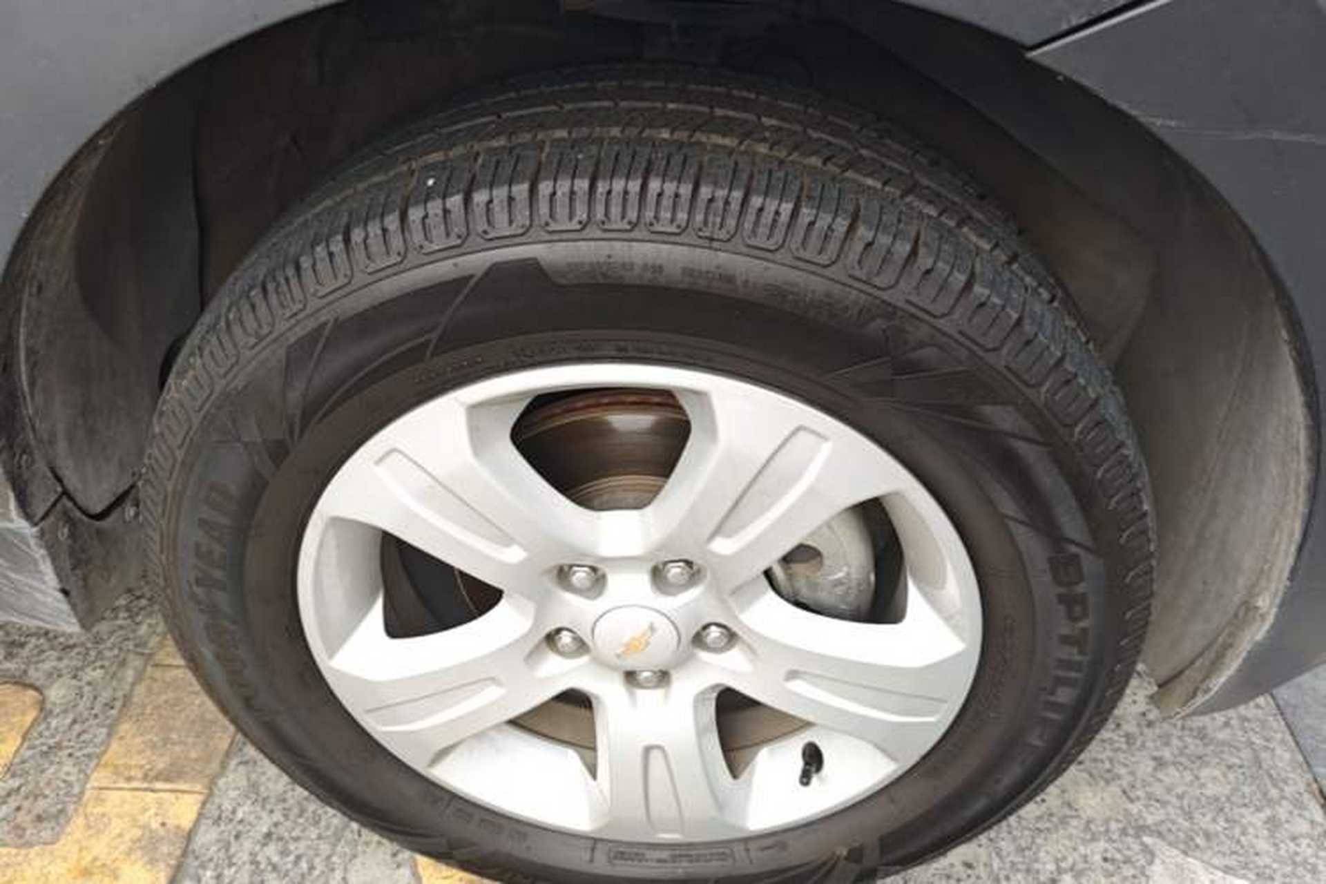 Used Chevrolet Captiva 2017 2.4L Two-Wheel Drive Luxury Edition 7 Seats Right Front Wheel Hub