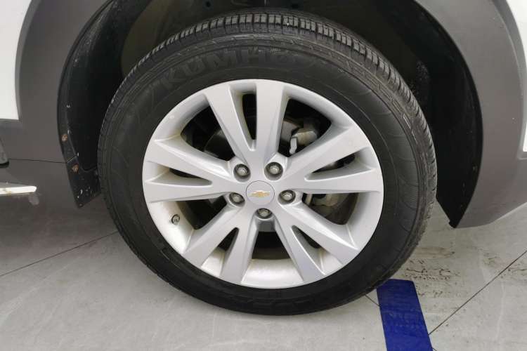 Used Chevrolet Captiva 2017 2.4L 4x4 Flagship Edition 7-Seater Right Front Wheel Hub