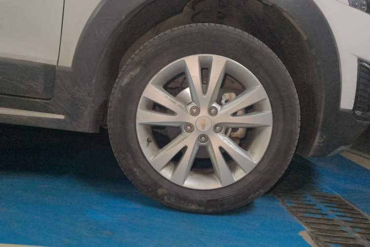 Used Chevrolet Captiva 2017 2.4L 4x4 Flagship Edition 7-Seater Right Front Wheel Hub