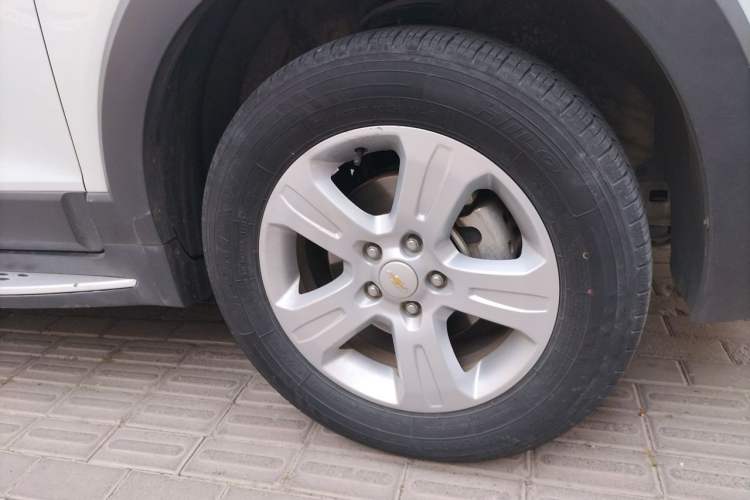 Used Chevrolet Captiva 2017 2.4L Two-Wheel Drive Luxury Edition 7 Seats Right Front Wheel Hub