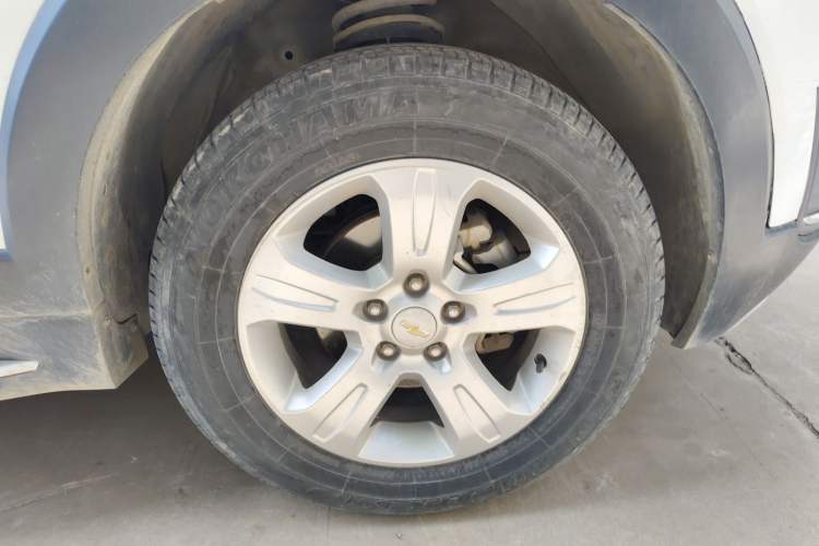 Used Chevrolet Captiva 2017 2.4L Two-Wheel Drive Luxury Edition 7 Seats Right Front Wheel Hub