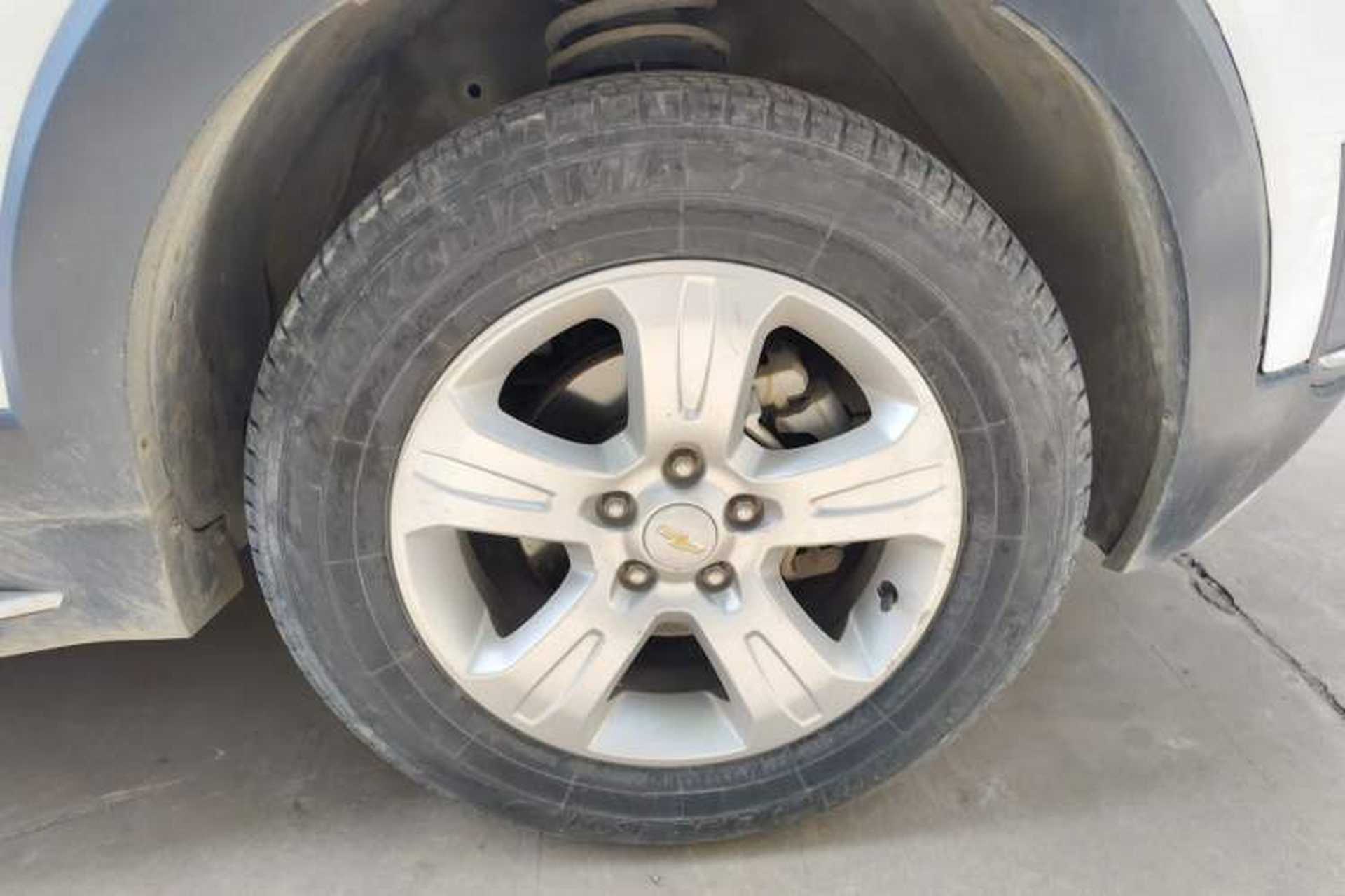 Used Chevrolet Captiva 2017 2.4L Two-Wheel Drive Luxury Edition 7 Seats Right Front Wheel Hub