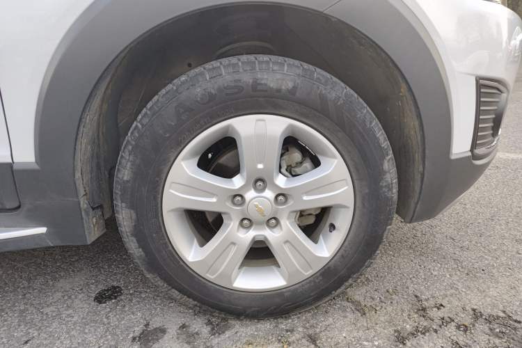 Used Chevrolet Captiva 2017 2.4L Two-Wheel Drive Luxury Edition 7 Seats Right Front Wheel Hub