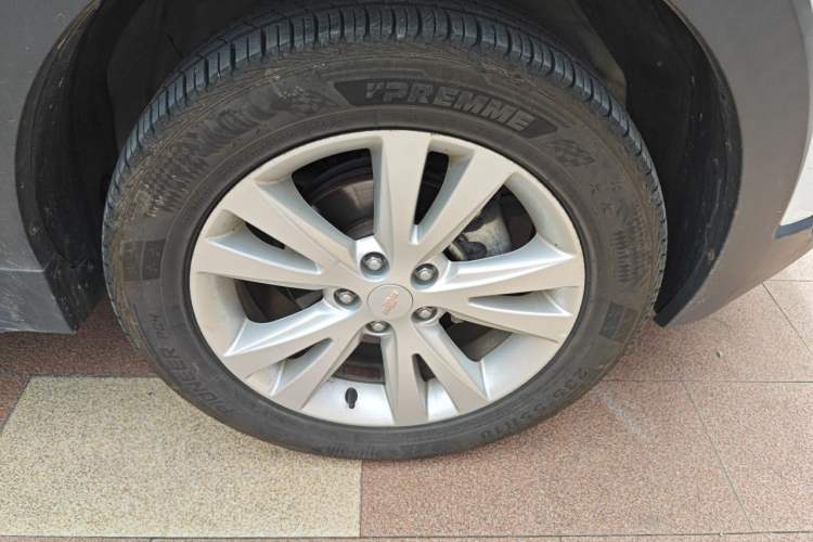 Used Chevrolet Captiva 2017 2.4L 4x4 Flagship Edition 7-Seater Right Front Wheel Hub