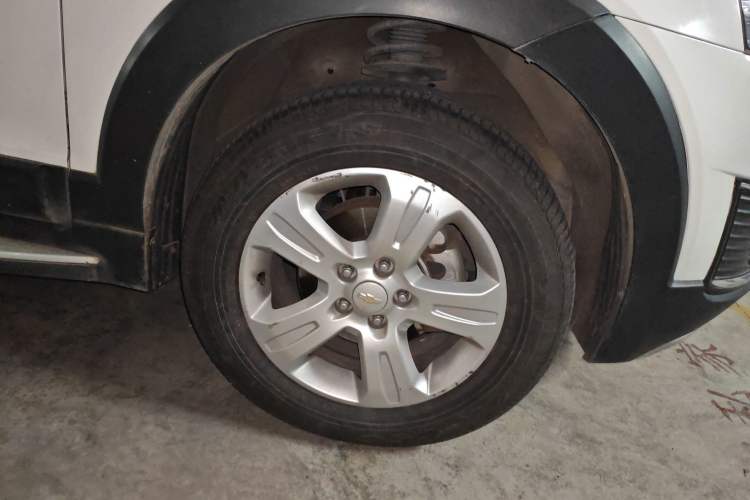 Used Chevrolet Captiva 2017 2.4L Two-Wheel Drive Luxury Edition 7 Seats Right Front Wheel Hub