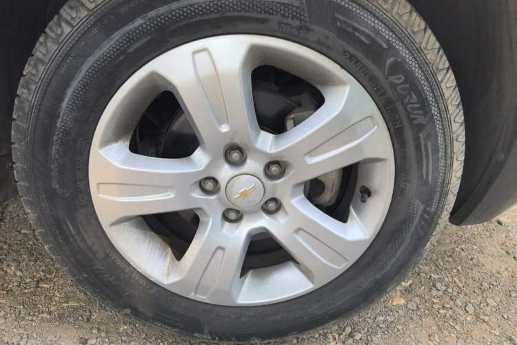 Used Chevrolet Captiva 2017 2.4L Two-Wheel Drive Urban Version 7 Seats Right Front Wheel Hub