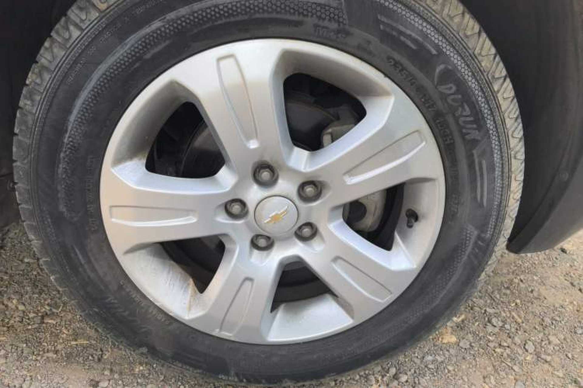 Used Chevrolet Captiva 2017 2.4L Two-Wheel Drive Urban Version 7 Seats Right Front Wheel Hub
