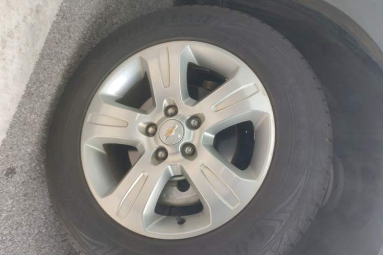 Used Chevrolet Captiva 2017 2.4L Two-Wheel Drive Luxury Edition 7 Seats Right Front Wheel Hub